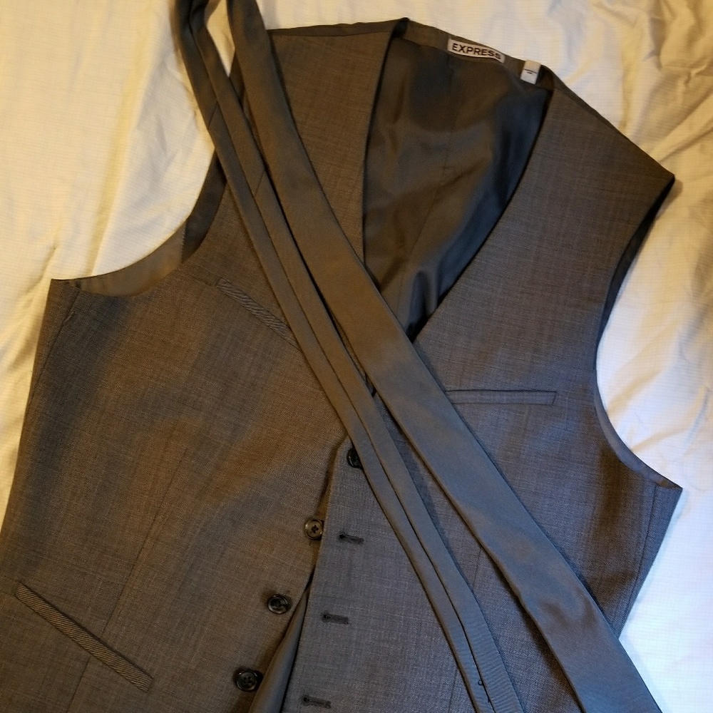 Express size medium vest. - Picture 3 of 4